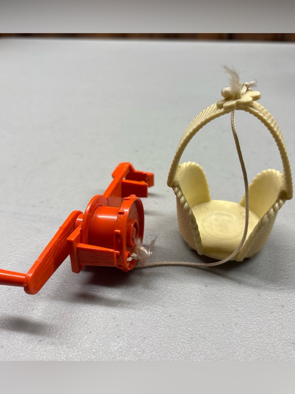 VTG Weebles Treehouse Hasbro Romper Room Accesories Winch Basket Elevator Lift